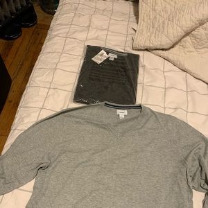 2 Brand new, Old navy V neck sweaters sz XL